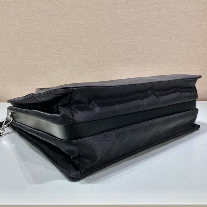 Pra*a tote bags
